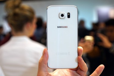Вчера в 20:30 по МСК, в рамках MWC 2О15, вендор Samsung презентовал 2 флагманских устройства – Galaxy S6 и S6 Edge. 