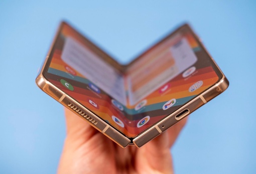 Samsung представляет бюджетный Galaxy Z Fold – узнайте про новинку! Samsung представляет бюджетный Galaxy Z Fold: узнайте про новинку!